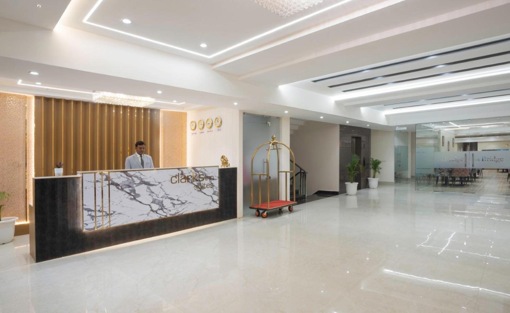 Clarks Inn Suites Agra Near Tajmahal Exterior foto